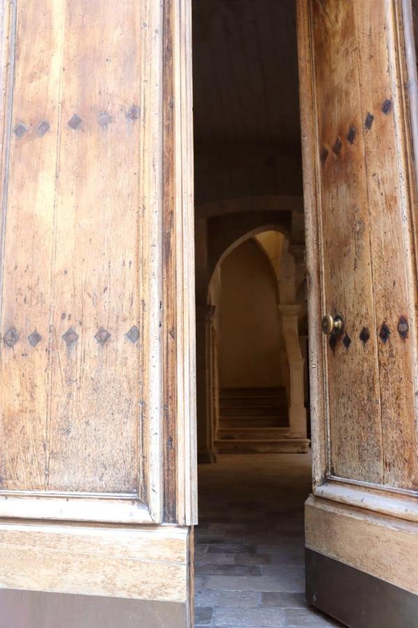 Uzes, Au Coeur Du Centre Medieval La Boussole D'Uzes, Appartement De Caractere Du XVII -Eme Siecle Екстериор снимка